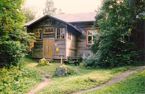 Työväentalo Kauppilanmäen museoalueelta