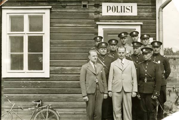 Vuonna 1938 Valkeakosken poliisin henkilökuntaa