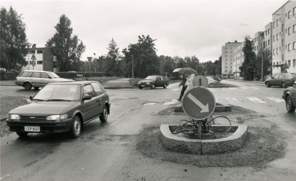 Ulvaajankadun ja Valkeakoskenkadun risteys v. 1993